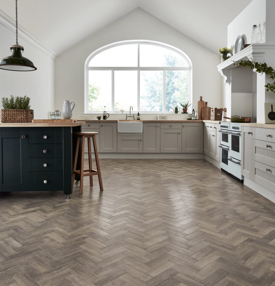 Karndean Flooring LVT AP07 StormOak Kitchen DS12 5mm SQ1 CM